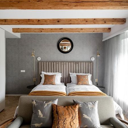 Suite With Private Bathroom At Three Bedroom Interwar Villa Grabyte With Daily Spaces To Share By Pine Forest On The Bank Of The River- 8Min By Car From Old Town 카우나스 외부 사진