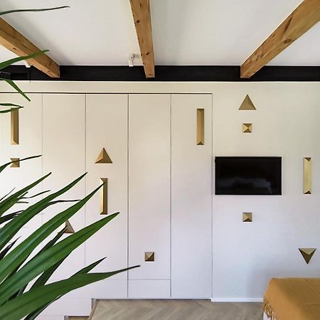 Suite With Private Bathroom At Three Bedroom Interwar Villa Grabyte With Daily Spaces To Share By Pine Forest On The Bank Of The River- 8Min By Car From Old Town 카우나스 외부 사진