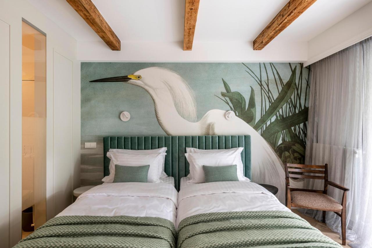 Suite With Private Bathroom At Three Bedroom Interwar Villa Grabyte With Daily Spaces To Share By Pine Forest On The Bank Of The River- 8Min By Car From Old Town 카우나스 외부 사진