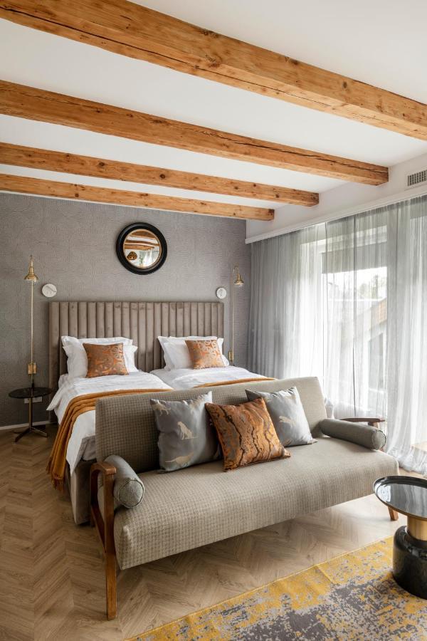 Suite With Private Bathroom At Three Bedroom Interwar Villa Grabyte With Daily Spaces To Share By Pine Forest On The Bank Of The River- 8Min By Car From Old Town 카우나스 외부 사진
