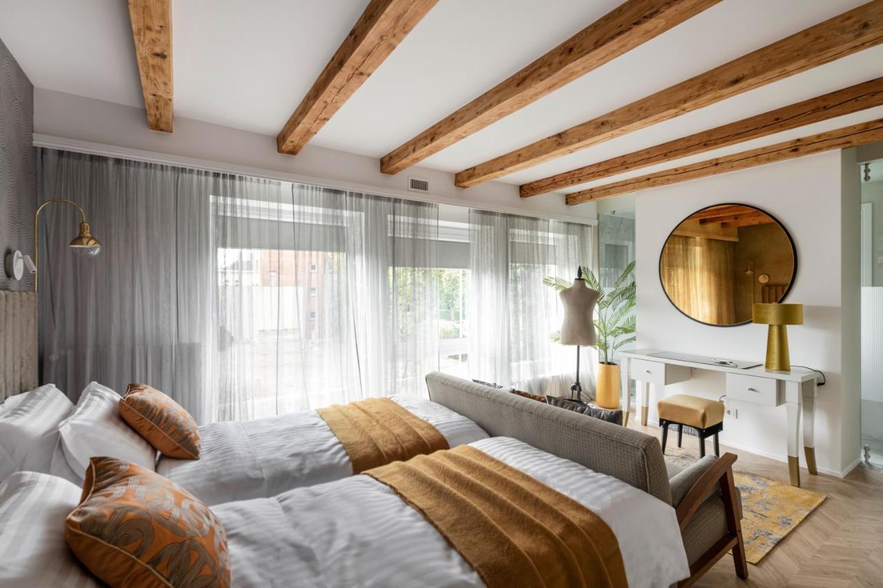 Suite With Private Bathroom At Three Bedroom Interwar Villa Grabyte With Daily Spaces To Share By Pine Forest On The Bank Of The River- 8Min By Car From Old Town 카우나스 외부 사진