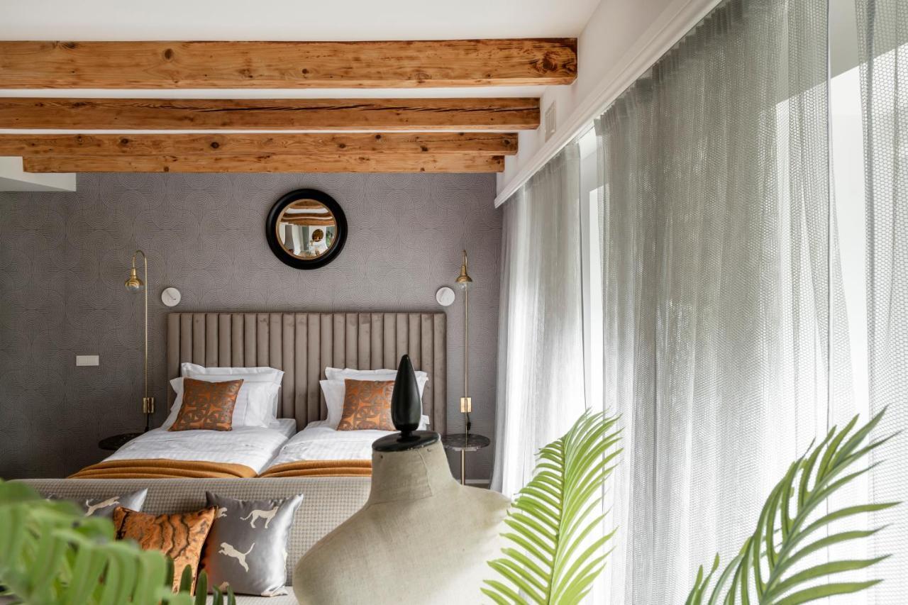 Suite With Private Bathroom At Three Bedroom Interwar Villa Grabyte With Daily Spaces To Share By Pine Forest On The Bank Of The River- 8Min By Car From Old Town 카우나스 외부 사진