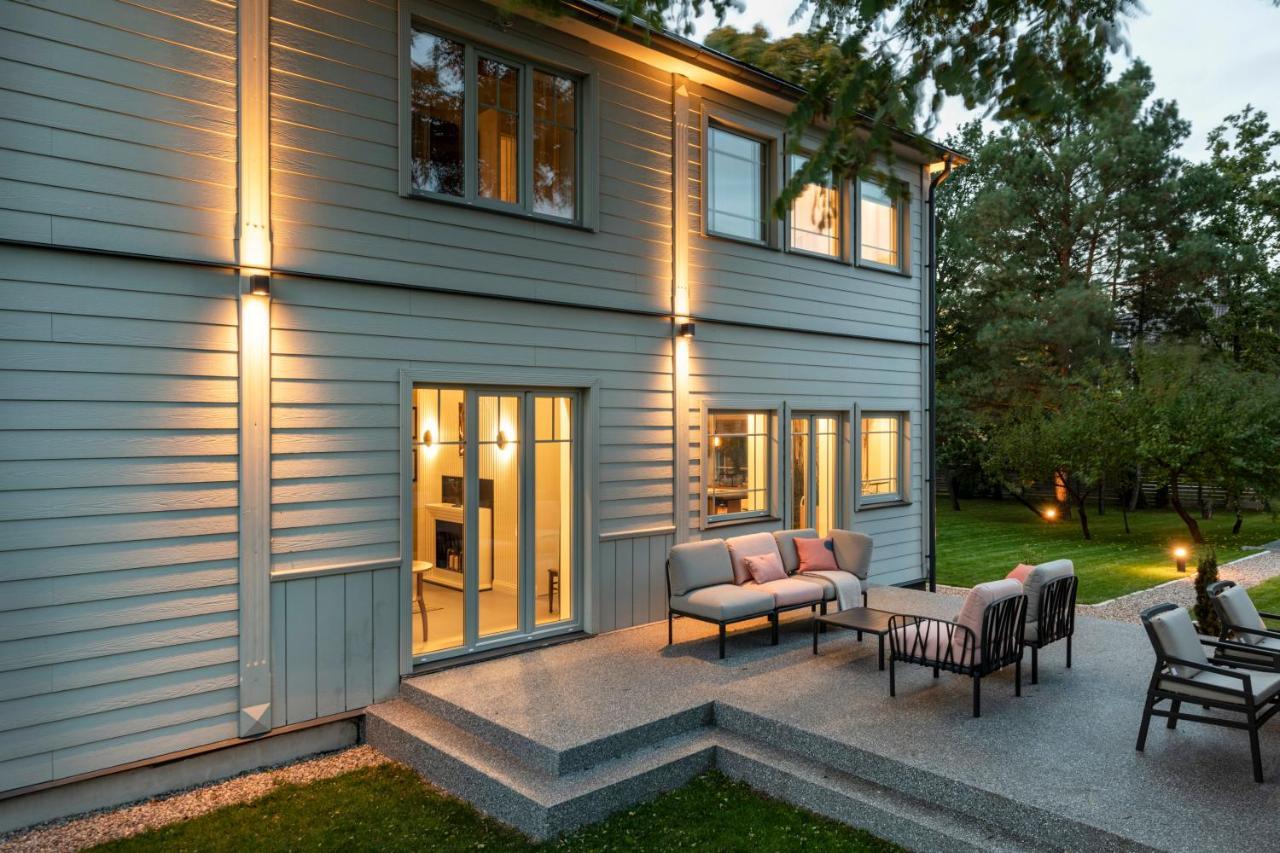 Suite With Private Bathroom At Three Bedroom Interwar Villa Grabyte With Daily Spaces To Share By Pine Forest On The Bank Of The River- 8Min By Car From Old Town 카우나스 외부 사진