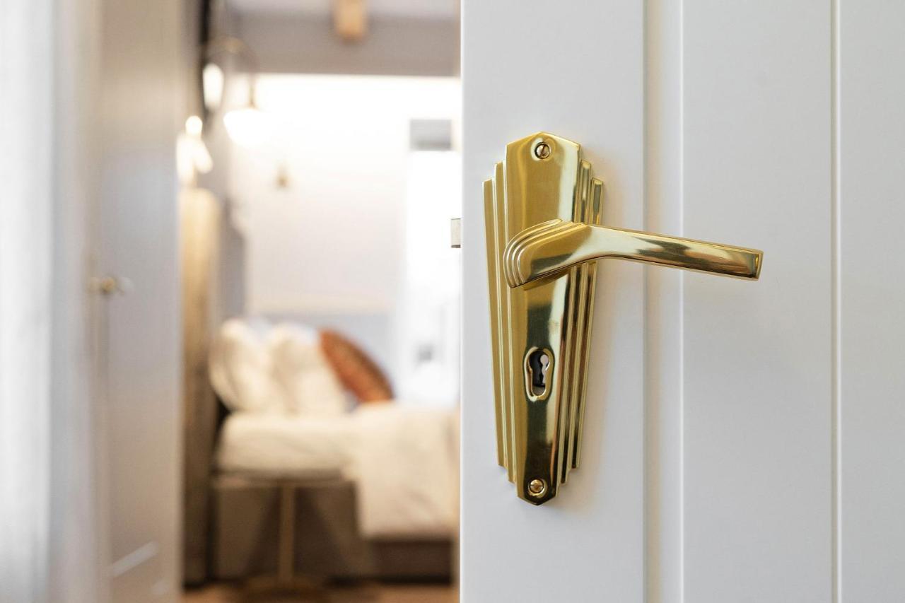Suite With Private Bathroom At Three Bedroom Interwar Villa Grabyte With Daily Spaces To Share By Pine Forest On The Bank Of The River- 8Min By Car From Old Town 카우나스 외부 사진