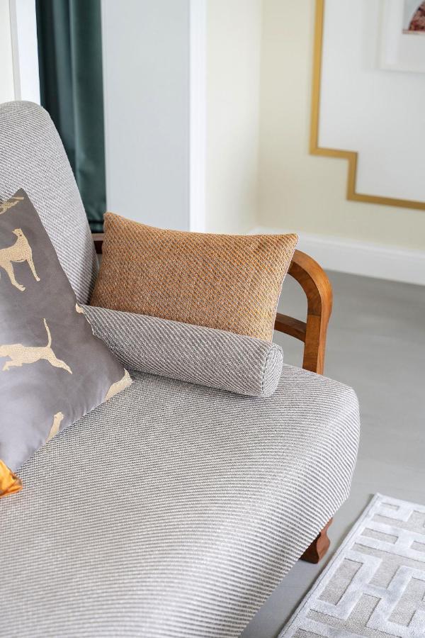 Suite With Private Bathroom At Three Bedroom Interwar Villa Grabyte With Daily Spaces To Share By Pine Forest On The Bank Of The River- 8Min By Car From Old Town 카우나스 외부 사진