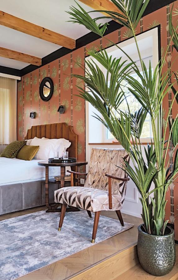 Suite With Private Bathroom At Three Bedroom Interwar Villa Grabyte With Daily Spaces To Share By Pine Forest On The Bank Of The River- 8Min By Car From Old Town 카우나스 외부 사진