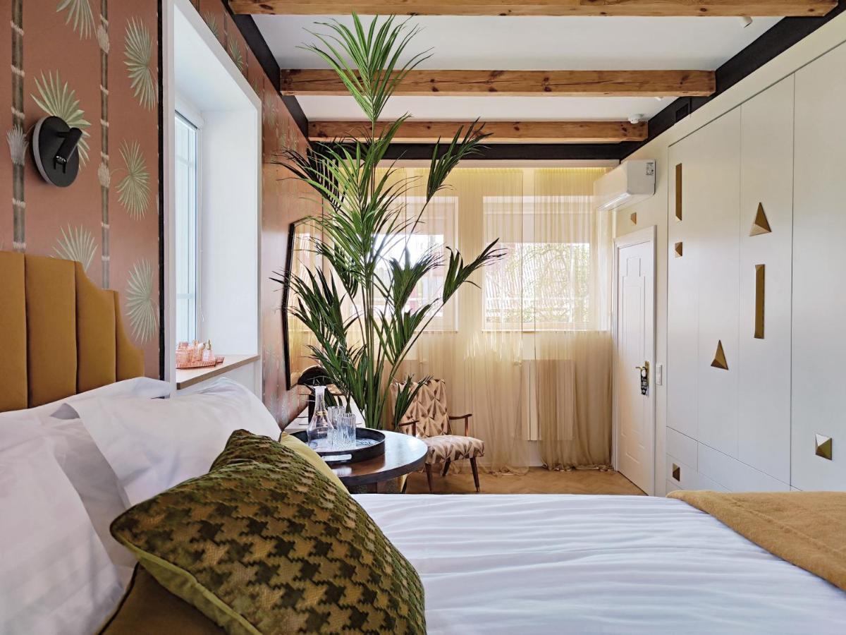 Suite With Private Bathroom At Three Bedroom Interwar Villa Grabyte With Daily Spaces To Share By Pine Forest On The Bank Of The River- 8Min By Car From Old Town 카우나스 외부 사진