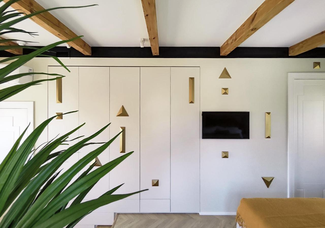 Suite With Private Bathroom At Three Bedroom Interwar Villa Grabyte With Daily Spaces To Share By Pine Forest On The Bank Of The River- 8Min By Car From Old Town 카우나스 외부 사진