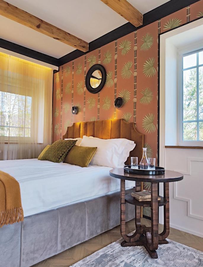 Suite With Private Bathroom At Three Bedroom Interwar Villa Grabyte With Daily Spaces To Share By Pine Forest On The Bank Of The River- 8Min By Car From Old Town 카우나스 외부 사진
